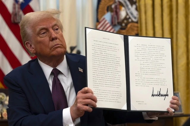 Tổng thống Donald Trump và một sắc lệnh hành pháp trong những ngày đầu tiên của nhiệm kỳ